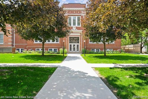 103-389 Saint Clair Ave, Grosse Pointe, MI, 48230-1501 | Card Image