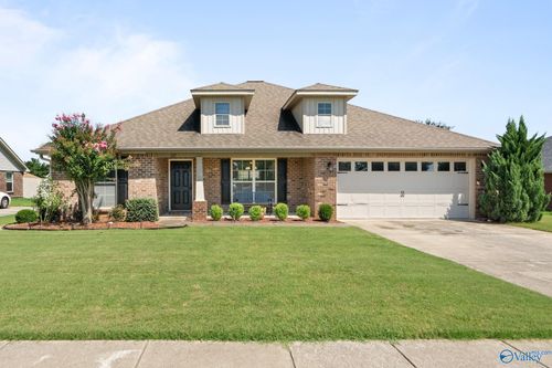 627 Summer Cove Cir Nw, Madison, AL, 35757-7586 | Card Image