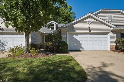 37 Community Dr, Avon Lake, OH, 44012-1593 | Card Image