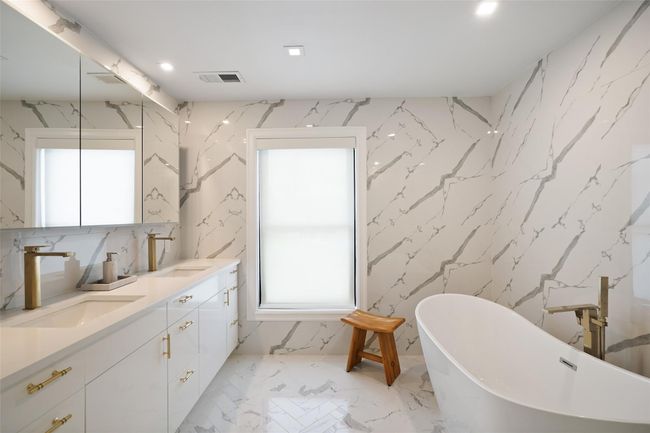 Full bathroom with a soaking tub | Image 20