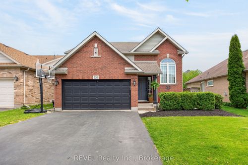 126 Westland St, St Catharines, ON, L2S4E2 | Card Image