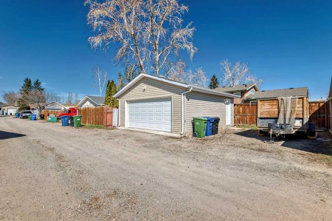 195 Pinecliff Way Ne, Home with 3 bedrooms, 2 bathrooms and 4 parking in Calgary AB | Image 42