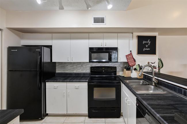 APT-310 - 2620 S University Dr, Condo with 3 bedrooms, 2 bathrooms and null parking in Davie FL | Image 5