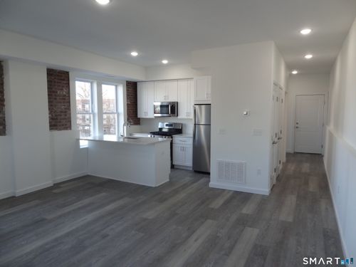 205-2806 Fairfield Ave, Bridgeport, CT, 06605-3049 | Card Image