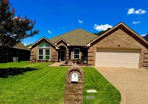 2117 Pinwood Cir, Arlington, TX, 76001-5652 | Card Image