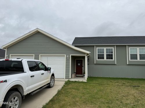 205 24th Ave Ne, Watford City, ND, 58854-7134 | Card Image