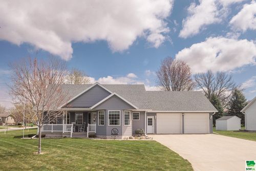 303 Kentucky Ave Nw, Orange City, IA, 51041-3301 | Card Image