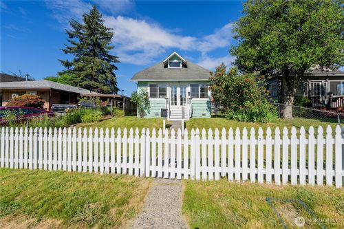 2424 Cleveland Ave, Everett, WA, 98201-3332 | Card Image
