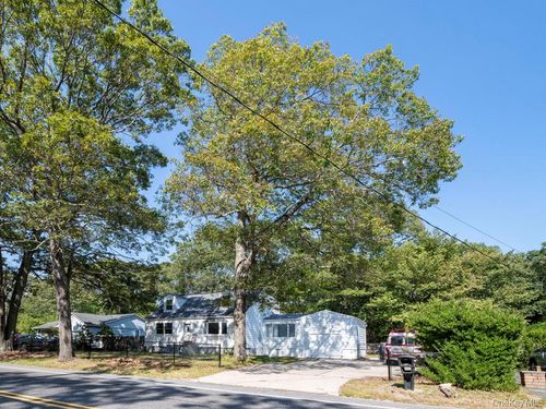 341 Mill Rd, Medford, NY, 11763-1671 | Card Image