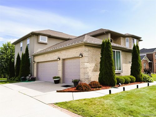 4436 Newark Cir, Grand Blanc, MI, 48439-2508 | Card Image