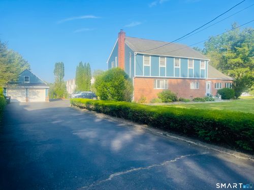 890 Daniels Farm Rd, Trumbull, CT, 06611-2607 | Card Image