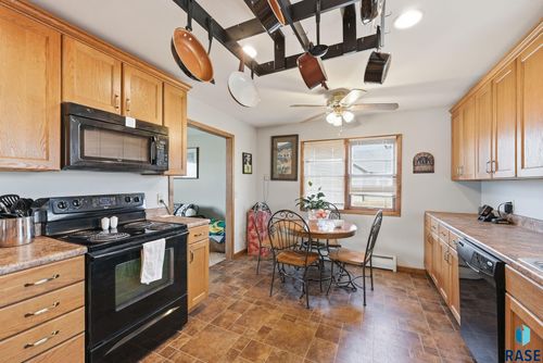 320 S 2nd Ave Avenue, Brandon, SD, 57005 | Card Image
