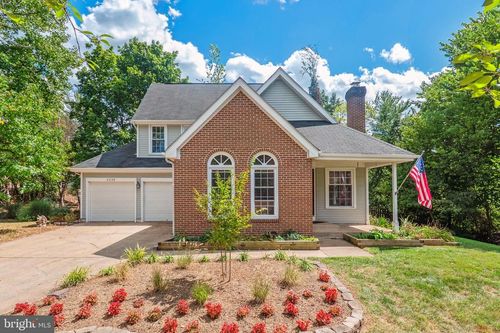 3220 Kinross Cir, HERNDON, VA, 20171-3320 | Card Image