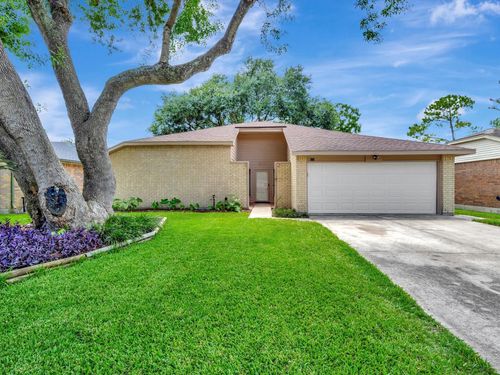 315 Knoll Forest Dr, League City, TX, 77573-5733 | Card Image