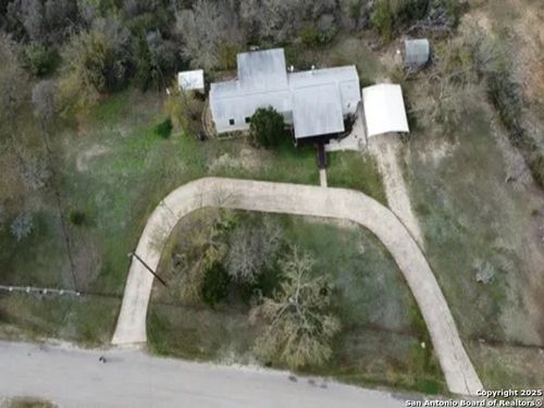 1624 County Road 4511, Hondo, TX, 78861-6276 | Card Image