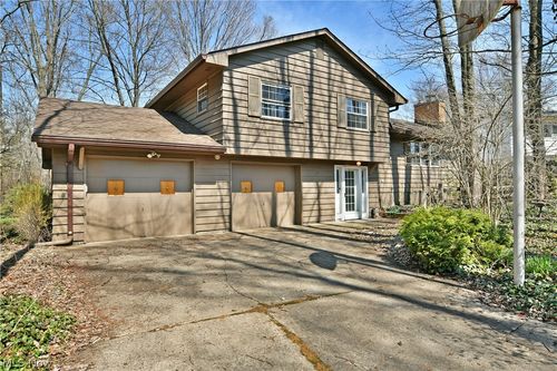 8391 Squires Ln Ne, Warren, OH, 44484-1641 | Card Image