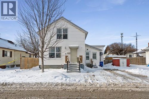 33 Victoria Avenue N, Leamington, ON, N8H2V8 | Card Image