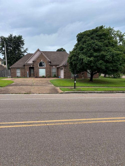 9344 Chimneyrock Blvd, Cordova, TN, 38016-2316 | Card Image