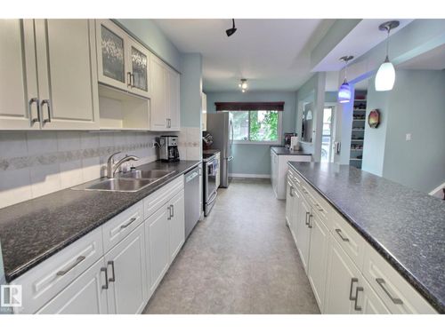 49 Royal Rd Nw, Edmonton, AB, T6J2E7 | Card Image