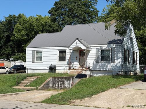 685 W 2nd St, Lebanon, MO, 65536-2911 | Card Image