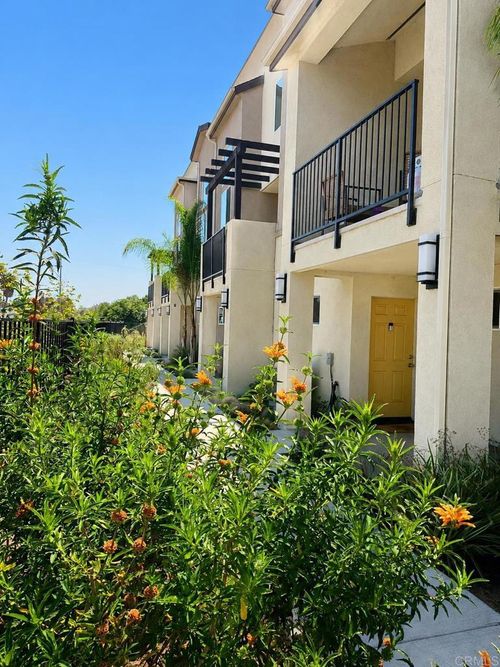 438 Creekside Cir, San Diego, CA, 92114-0018 | Card Image