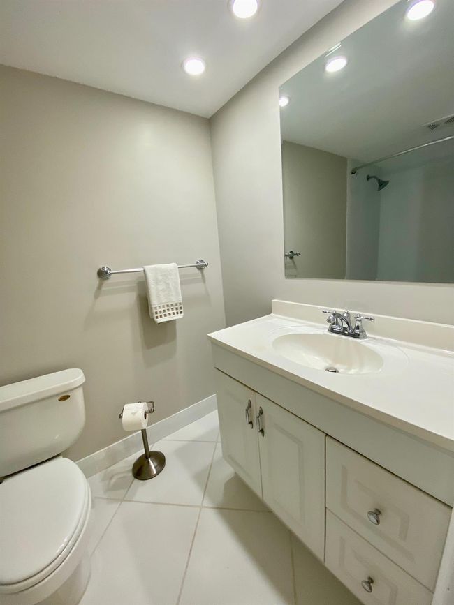 APT-104 - 3051 N Course Dr, Condo with 2 bedrooms, 2 bathrooms and null parking in Pompano Beach FL | Image 28