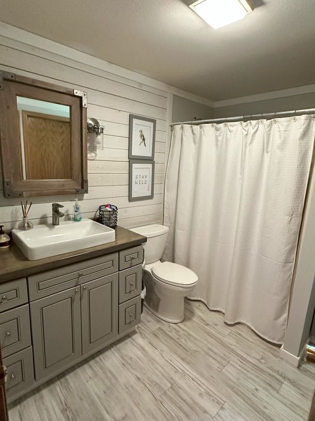 Full bath on the main floor. | Image 24
