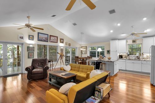 260 3rd St, Key Colony Beach, FL, 33051 | Card Image