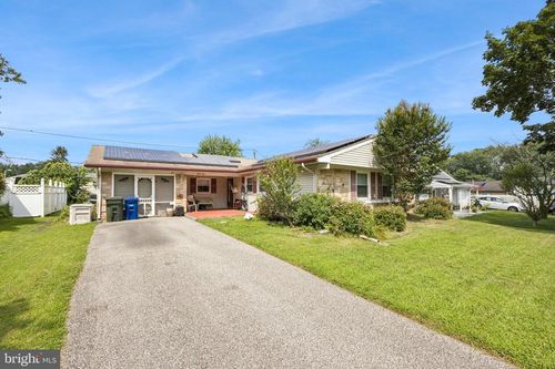 41 Holiday Ln, Willingboro, NJ, 08046-1813 | Card Image