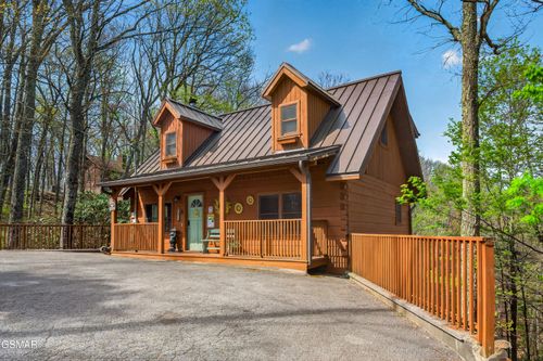 2307 Smoky Mountain Ct, Gatlinburg, TN, 37738 | Card Image