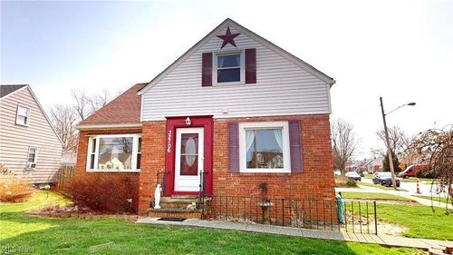 32706 Lake Shore Blvd, Willowick, OH, 44095-3215 | Card Image