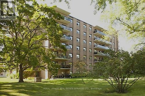 204-135 Allan Street, Oakville (OO Old Oakville), ON, L6J3N4 | Card Image