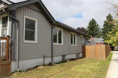 304 Nelson St, House other with 3 bedrooms, 1 bathrooms and 4 parking in Brantford ON | Image 2