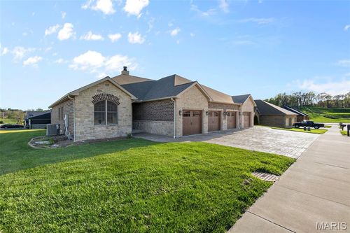 101 Autumn Leaf Dr, Cape Girardeau, MO, 63701-7808 | Card Image