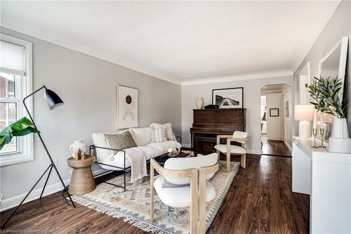 77 E 24th St, Hamilton, ON, L8V2X9 | Card Image