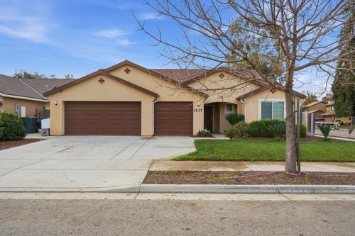1537 N Irma St, Visalia, CA, 93292-8017 | Card Image