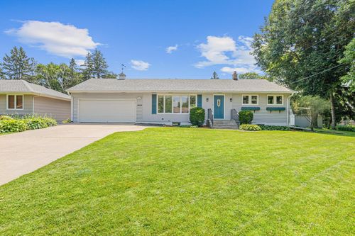 1456 Burke Ave W, Roseville, MN, 55113-5804 | Card Image