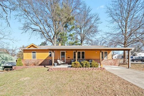 200 Park Ave, Belton, MO, 64012-3117 | Card Image