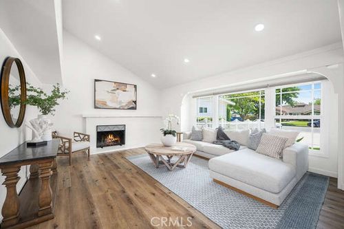 3221 Copa De Oro Dr, Los Alamitos, CA, 90720-4829 | Card Image