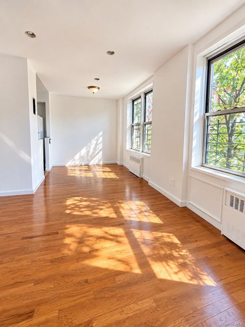 3c-86-16 60th Avenue, New York, NY, 11373 | Card Image