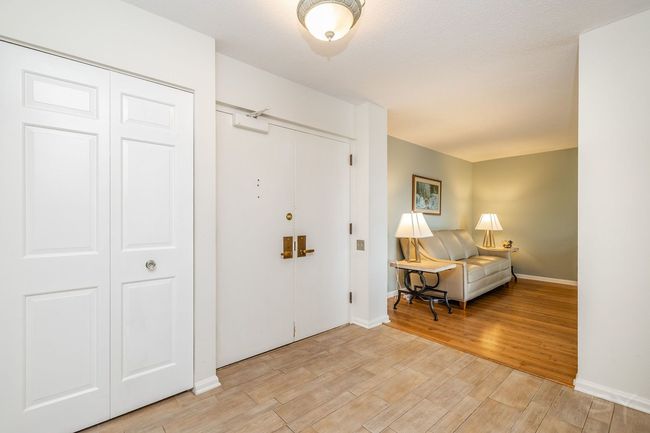 APT-301 - 2 S Atrium Way, Condo with 2 bedrooms, 2 bathrooms and 1 parking in Elmhurst IL | Image 22
