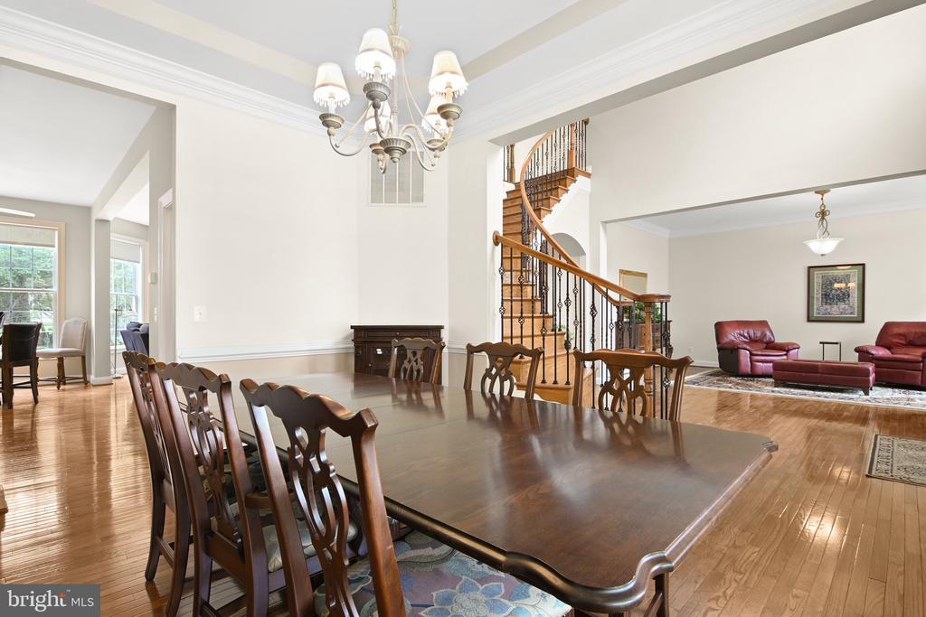 Residential in CHANTILLY 2
