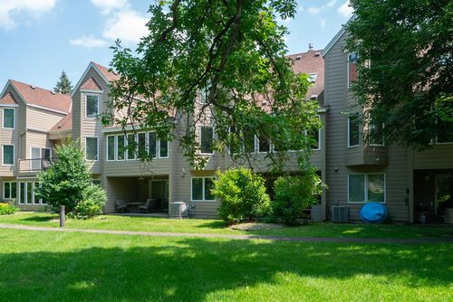 1136 Chelsea Ct, New Brighton, MN, 55112-6444 | Card Image