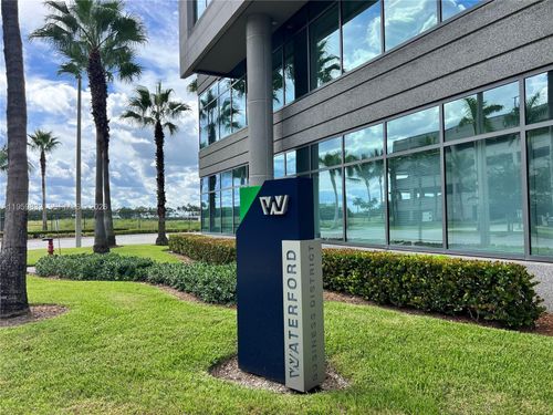 800 Nw 62nd Ave, Miami, FL, 33126 | Card Image