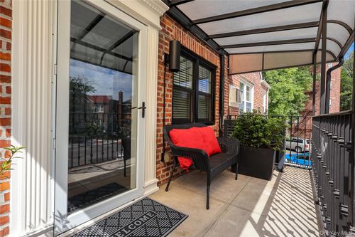 fl-2nd-67 Selfridge St, Forest Hills, NY, 11375-5739 | Card Image