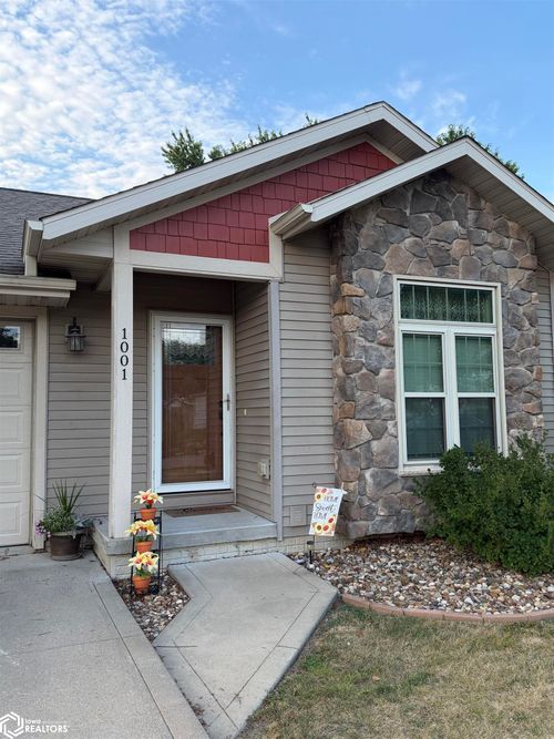 1001 Arbor Trace Dr, Oskaloosa, IA, 52577-3253 | Card Image
