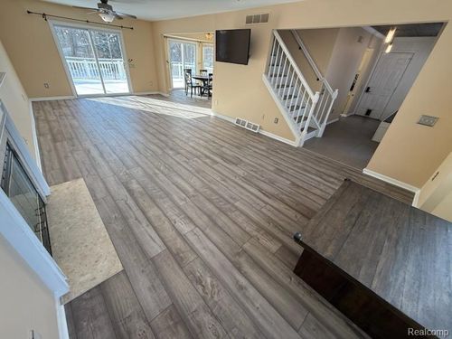 1148 Somerville Dr, Oxford, MI, 48371-5944 | Card Image