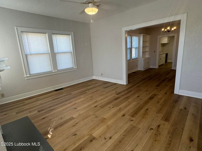 Living room... | Image 5