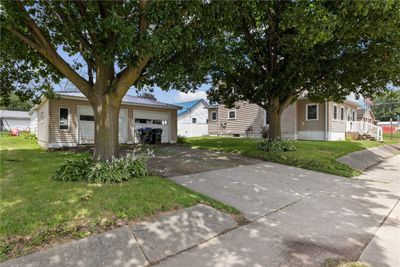 412 13th St, House other with 3 bedrooms, 1 bathrooms and null parking in Belle Plaine IA | Image 2