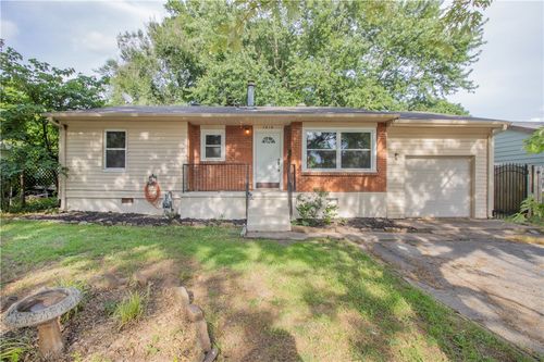 1410 S Dunn Ave, Fayetteville, AR, 72701-6422 | Card Image